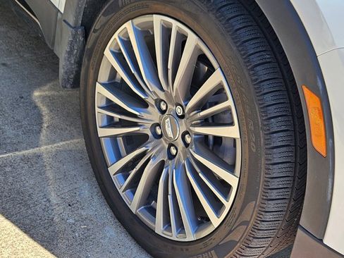 Used 2024 Cadillac XT4 Premium Luxury image 4