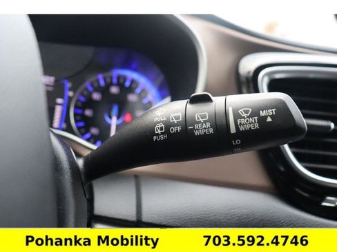 Used 2020 Chrysler Voyager L FWD image 13