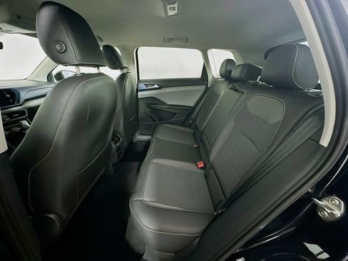 Used 2024 Volkswagen Taos SE image 27