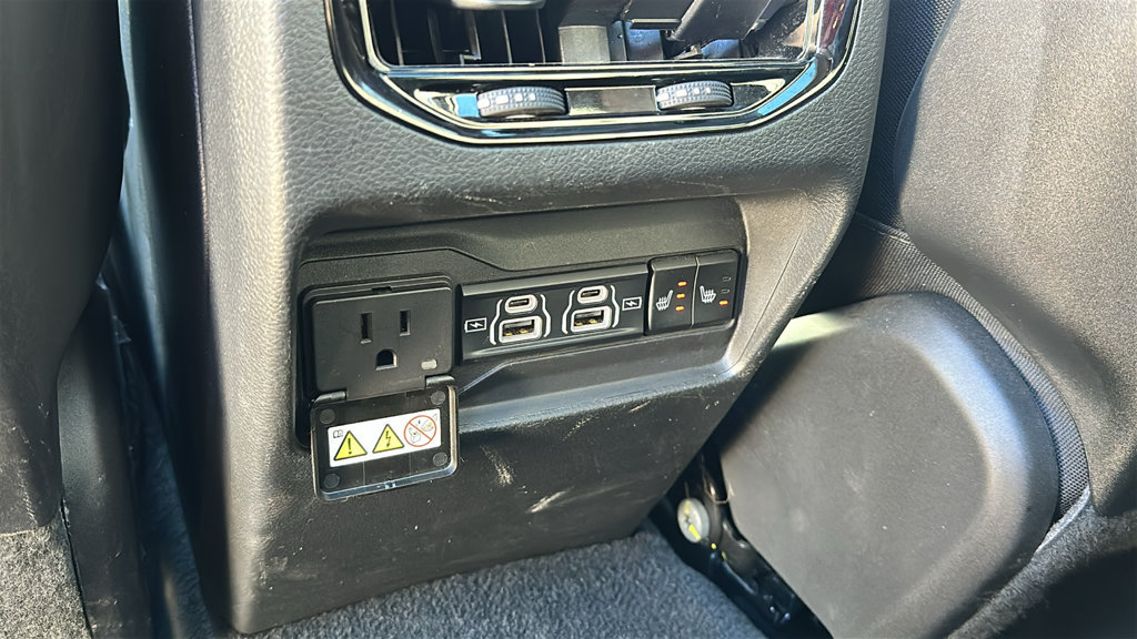 Used 2025 Jeep Grand Cherokee Limited AWD/4WD image 27