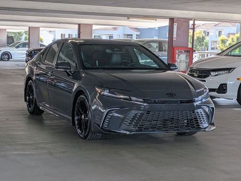 Used 2025 Toyota Camry SE w/ Convenience Package FWD image 3
