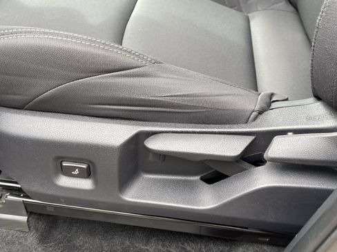 Certified 2025 Toyota Tacoma SR5 AWD/4WD image 18
