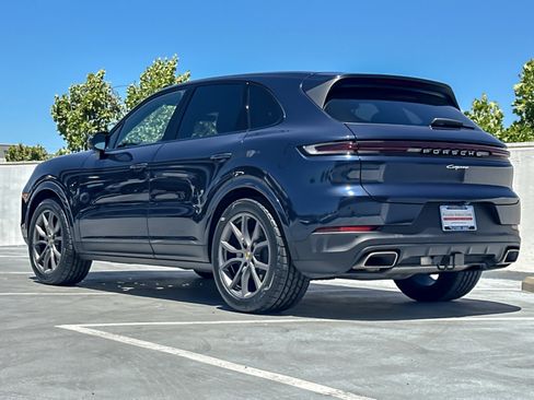 Used 2024 Porsche Cayenne AWD/4WD image 3