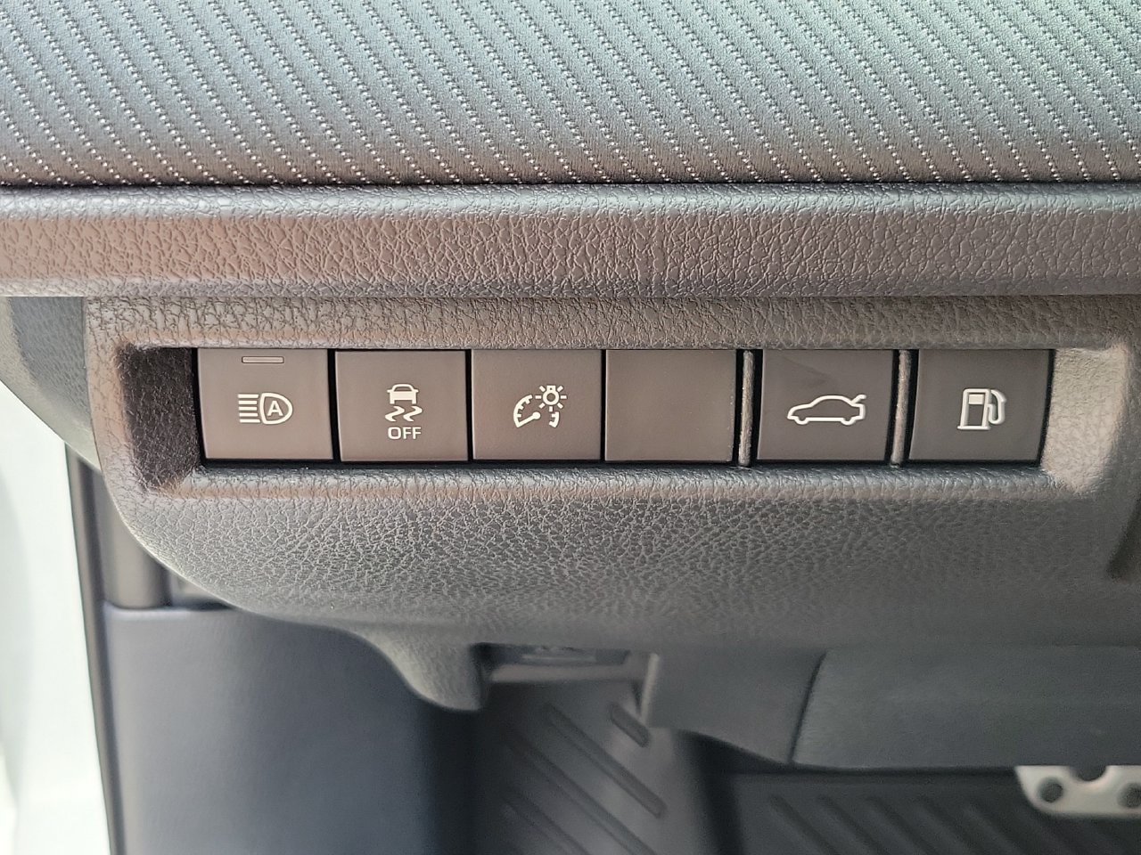 Used 2026 Toyota Camry SE w/ Convenience Package FWD image 32