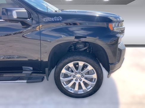Used 2021 Chevrolet Silverado 1500 High Country w/ Technology Package image 11