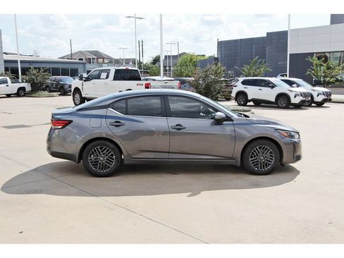 Used 2025 Nissan Sentra SV FWD image 7