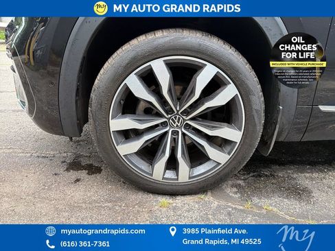 Used 2022 Volkswagen Atlas Cross Sport SEL Premium R-Line AWD/4WD image 30