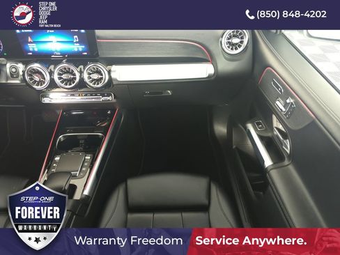 Used 2023 Mercedes-Benz GLB 250 4MATIC w/ Premium Package image 15