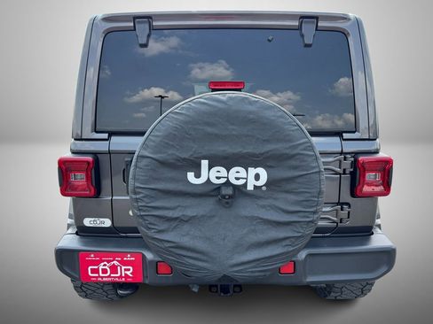 Used 2018 Jeep Wrangler Unlimited Sahara image 7