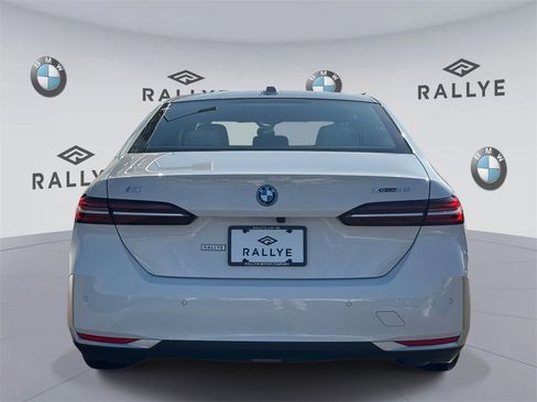 Certified 2025 BMW i5 xDrive40 w/ Premium Package image 8