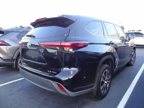 Used 2021 Toyota Highlander XLE AWD/4WD image 5