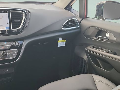 New 2026 Chrysler Voyager LX image 26