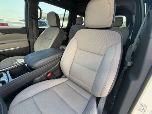 Used 2025 Chevrolet Traverse LT w/ Sun and Wheel Package FWD image 25