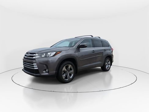 Used 2019 Toyota Highlander Limited Platinum AWD/4WD image 4