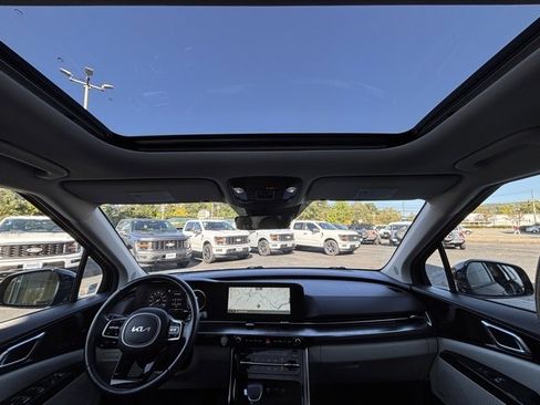 Used 2022 Kia Carnival SX Prestige image 4