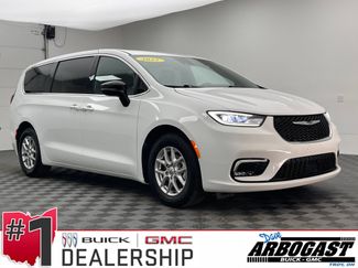 Used 2025 Chrysler Pacifica Select FWD video 1