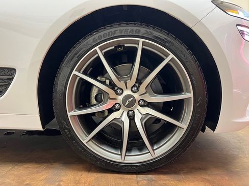 Used 2023 Genesis G70 2.0T image 11