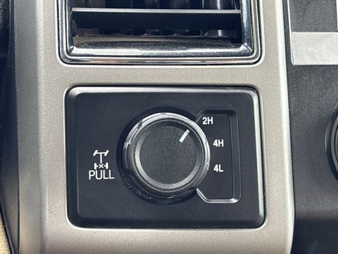 Used 2020 Ford F250 Lariat w/ Lariat Ultimate Package AWD/4WD image 25
