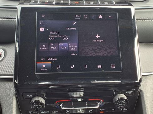 Used 2025 Jeep Grand Cherokee Laredo X image 16