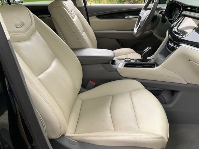 Used 2024 Cadillac XT6 Premium Luxury w/ Technology Package FWD image 23