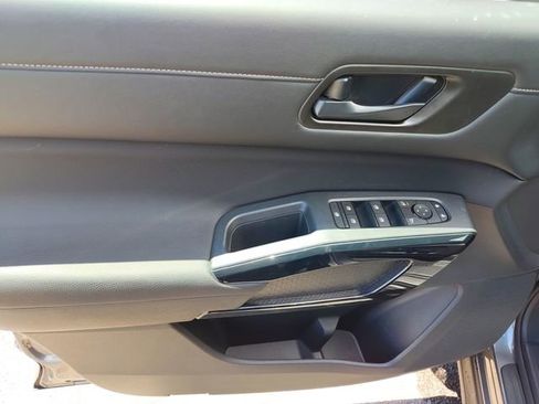 Used 2025 Nissan Pathfinder SV w/ Black Appearance Package AWD/4WD image 14
