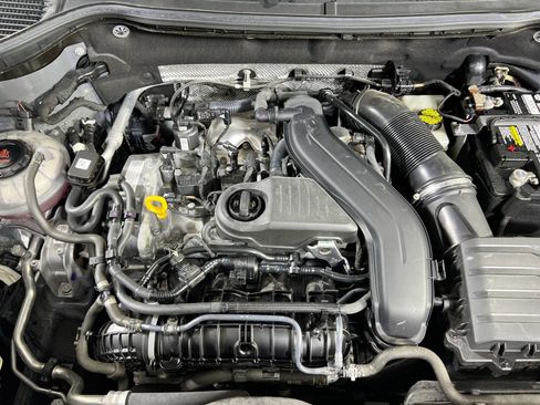 Used 2022 Volkswagen Taos SE image 28