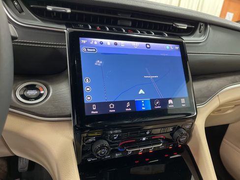 Used 2024 Jeep Grand Cherokee Limited image 27