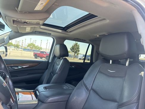 Used 2020 Cadillac Escalade Luxury RWD image 24