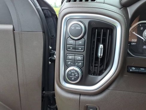 Used 2021 GMC Sierra 1500 SLT w/ SLT Premium Plus Package AWD/4WD image 24