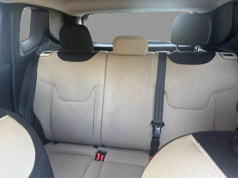 Used 2015 Jeep Renegade Latitude AWD/4WD image 26