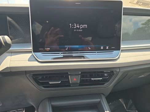 New 2025 Volkswagen Tiguan SE R-Line image 20