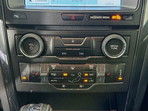 Used 2018 Ford Explorer XLT w/ Equipment Group 202A AWD/4WD image 16