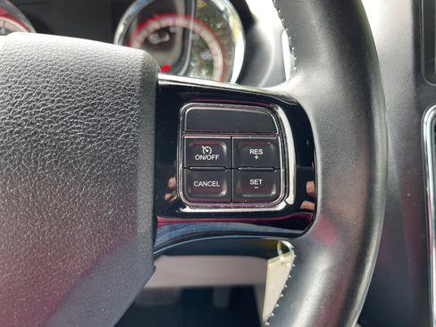 Used 2019 Dodge Grand Caravan SXT image 18