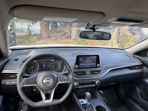 Used 2025 Nissan Altima 2.5 SV FWD image 34