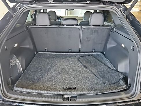 New 2026 Volkswagen Atlas Cross Sport SEL Premium R-Line AWD/4WD image 19