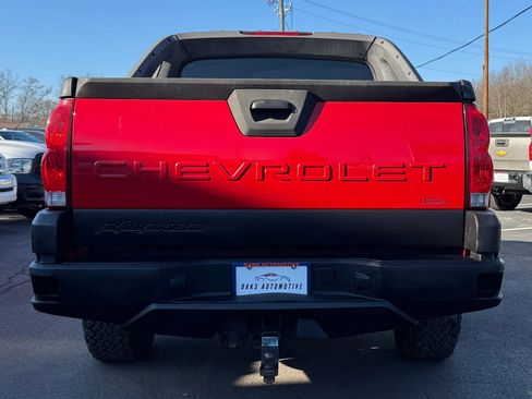 Used 2005 Chevrolet Avalanche Z71 w/ Sun And Sound Package image 6