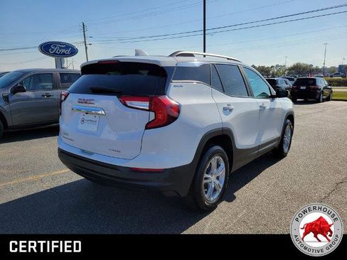 Used 2023 GMC Terrain SLE w/ Driver Convenience Package image 4