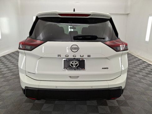 Used 2024 Nissan Rogue S AWD/4WD image 14