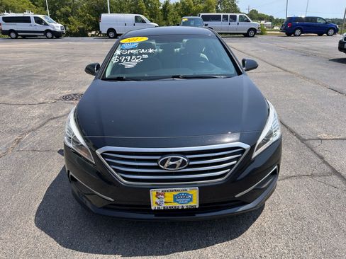 Used 2017 Hyundai Sonata SE FWD image 2