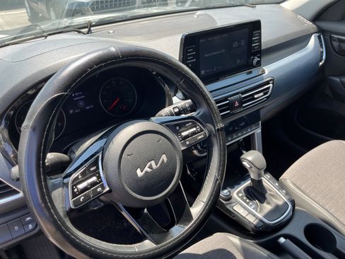 Used 2023 Kia Seltos S AWD/4WD image 8