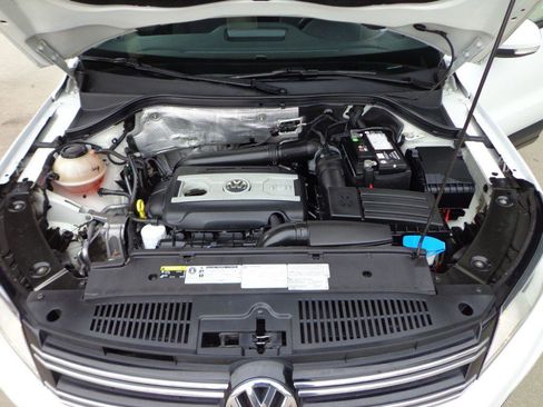 Used 2017 Volkswagen Tiguan Limited w/ Premium Package AWD/4WD image 12