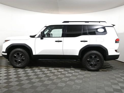 Used 2024 Lexus GX 550 AWD/4WD image 2