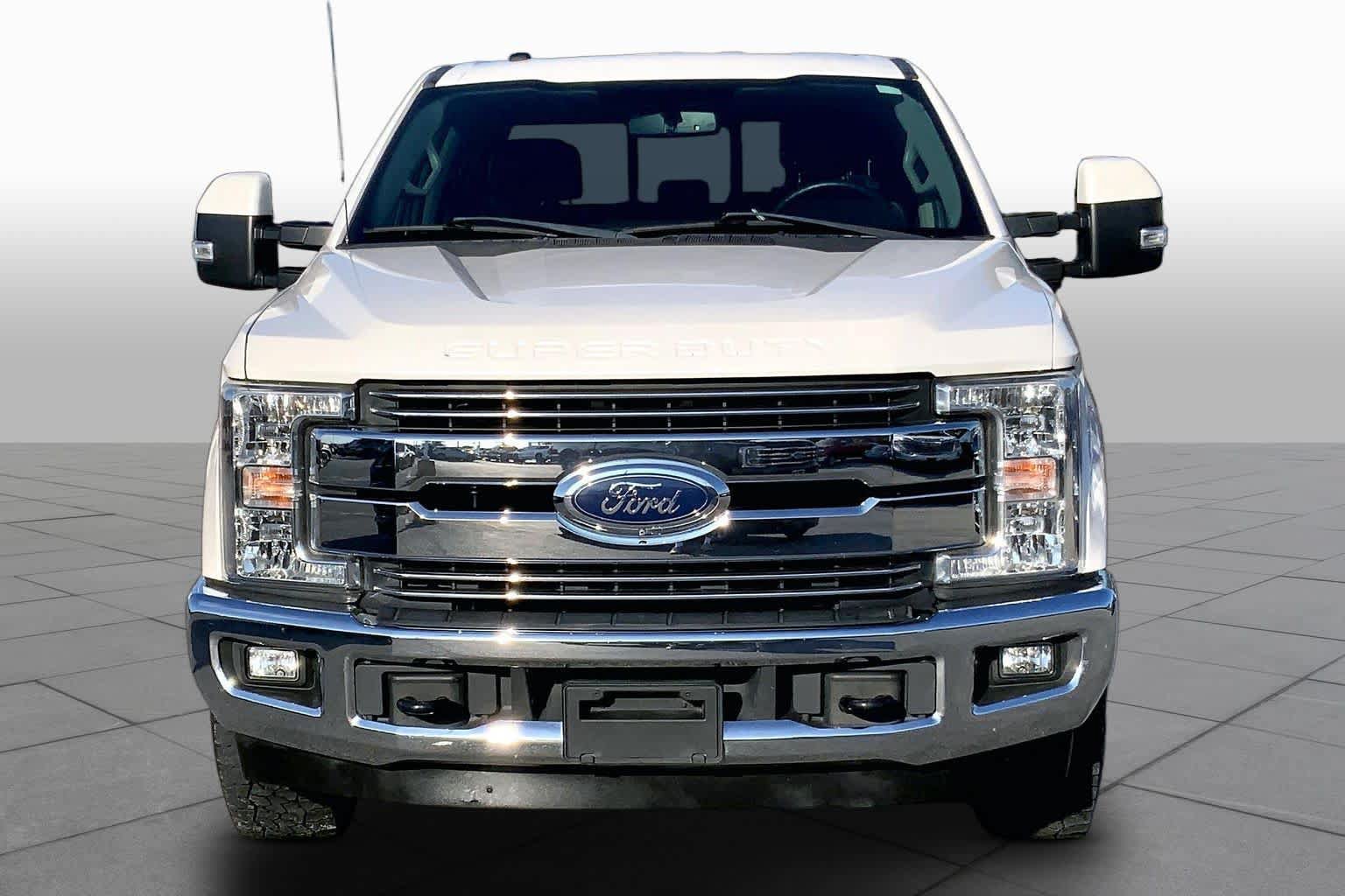 Used 2017 Ford F250 Lariat w/ Lariat Value Package RWD image 4