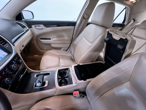 Used 2013 Chrysler 300 RWD image 25