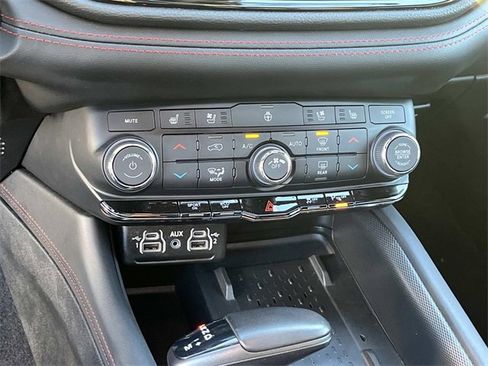 Used 2025 Dodge Durango R/T image 33