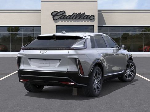 Used 2026 Cadillac Lyriq Luxury w/ LPO, Floor Liner Package AWD/4WD image 4