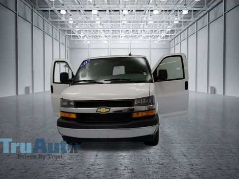 Used 2021 Chevrolet Express 2500 w/ Driver Convenience Package RWD image 19