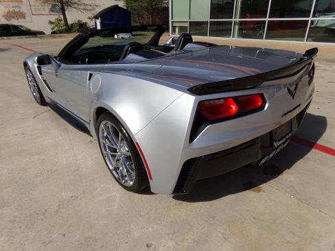 Used 2019 Chevrolet Corvette Grand Sport w/ Carbon Flash Badge Package image 7