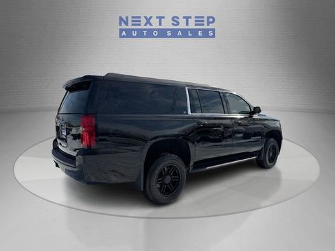 Used 2017 Chevrolet Suburban LT image 8