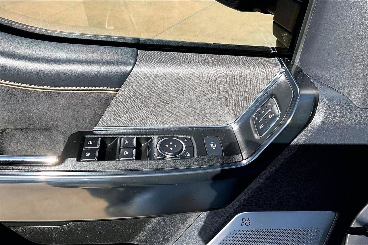 Used 2024 Ford F350 Platinum w/ Tremor Off-Road Package AWD/4WD image 39